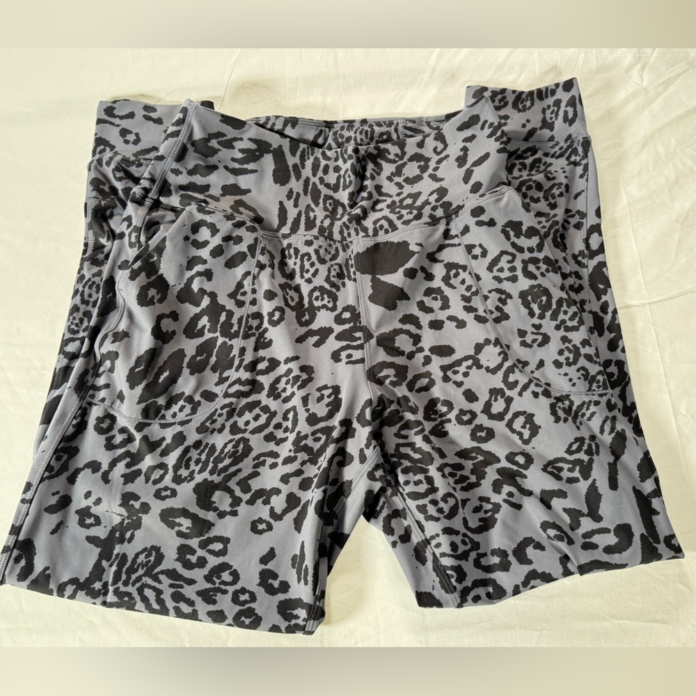Leopard Print Women's Jogger Pants. Size Large